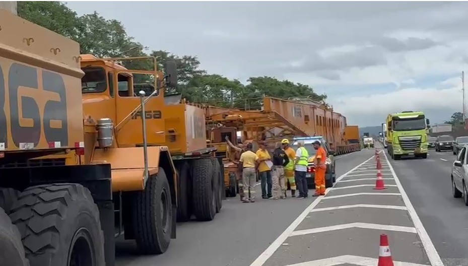 Carga superdimensionada chega ao RJ nesta terça-feira
