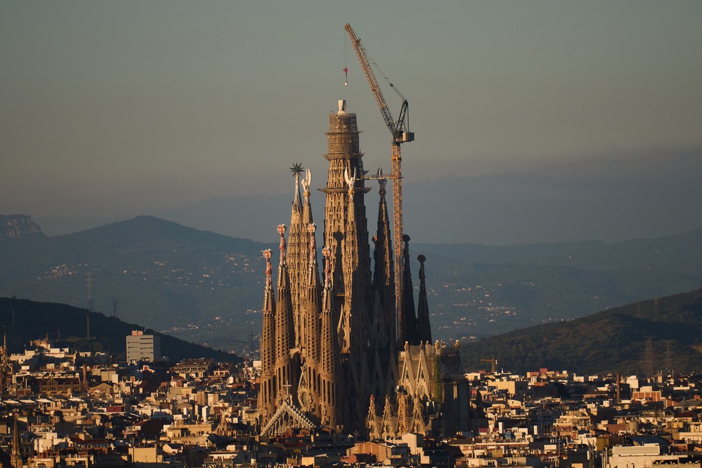 Basílica Sagrada Família ultrapassa igreja alemã e se torna a mais alta do mundo