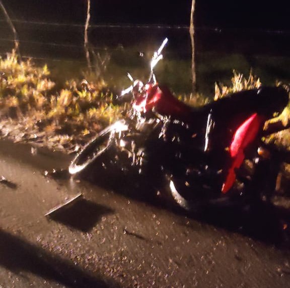 Condutor e passageira de moto morrem após batida com carro em Poço Verde