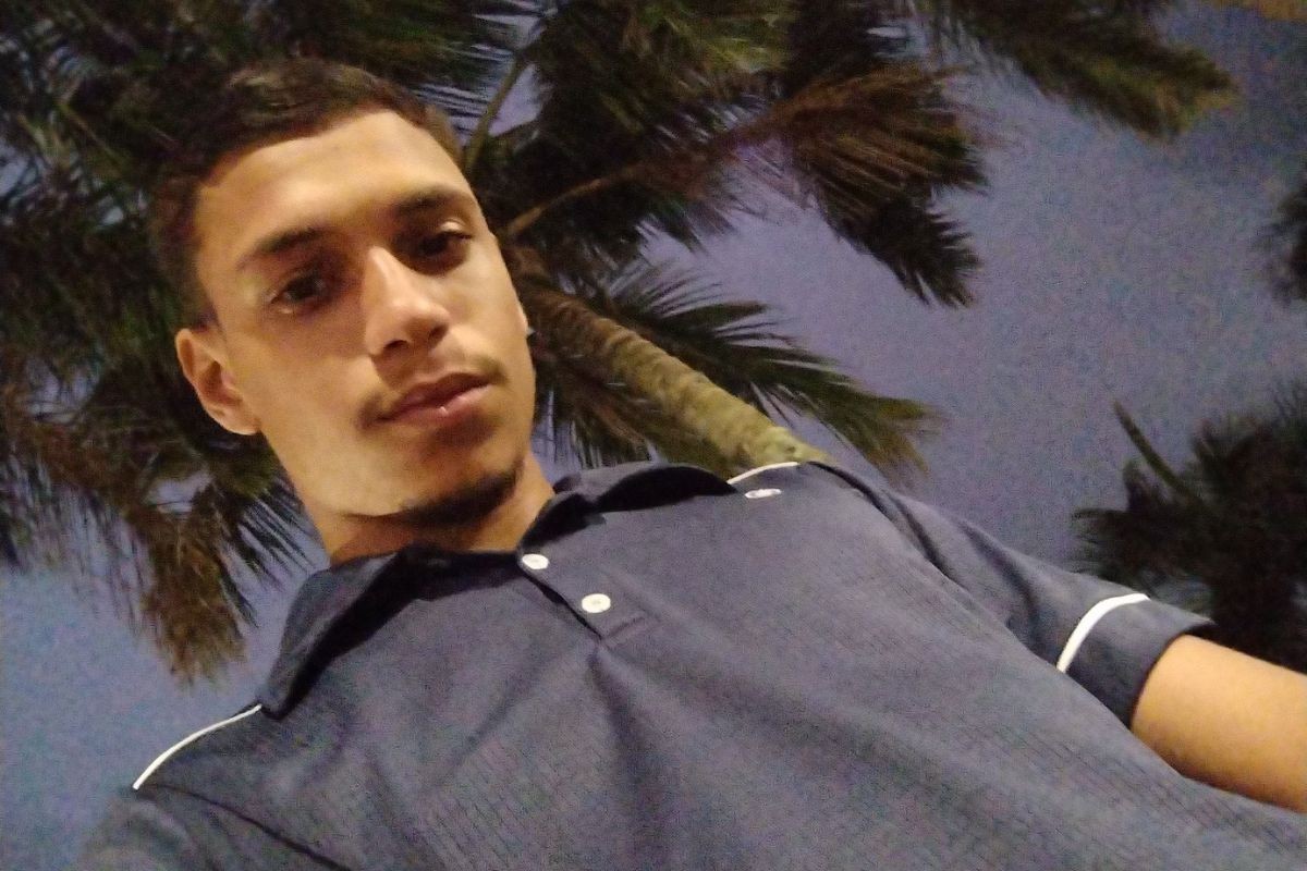 Homem invade casa e esfaqueia ex-companheira na frente dos filhos