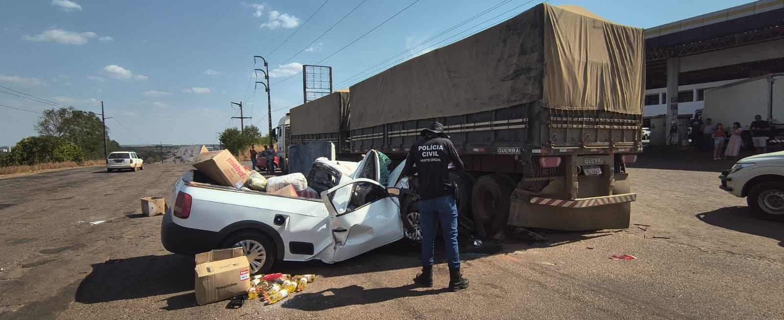 Motorista fica ferido após picape bater em carro e caminhão na TO-050