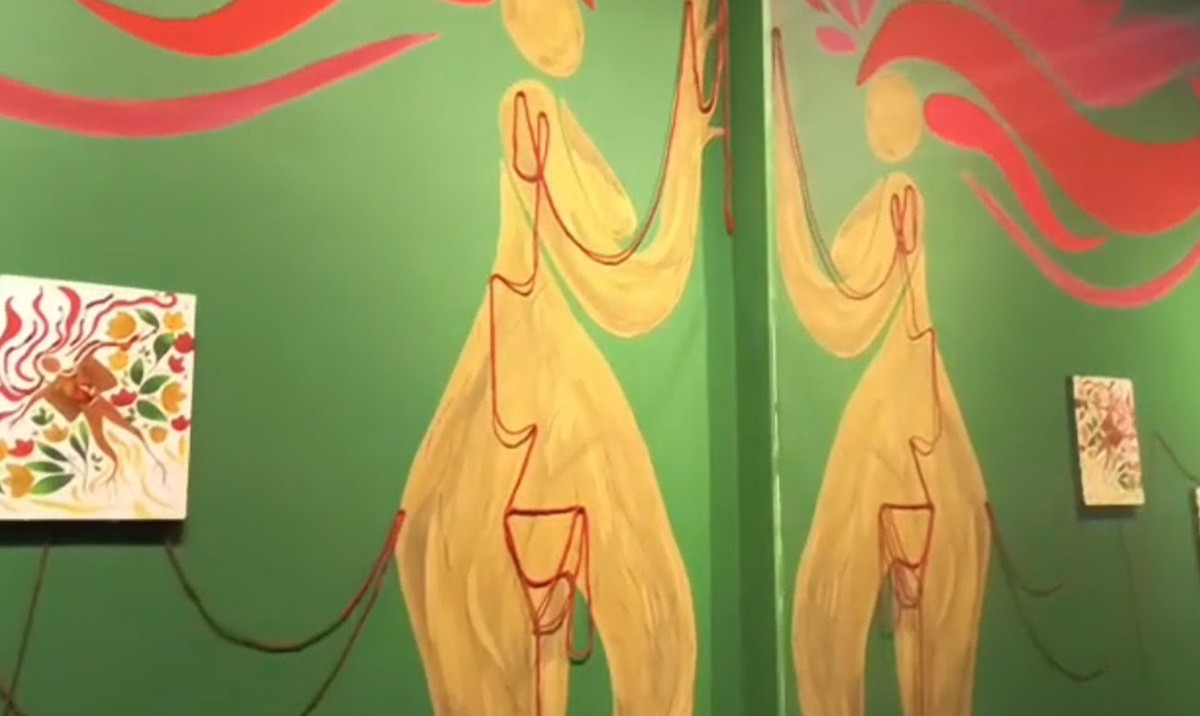 Exposição coletiva reúne arte têxtil e reflexões ancestrais em Teresópolis