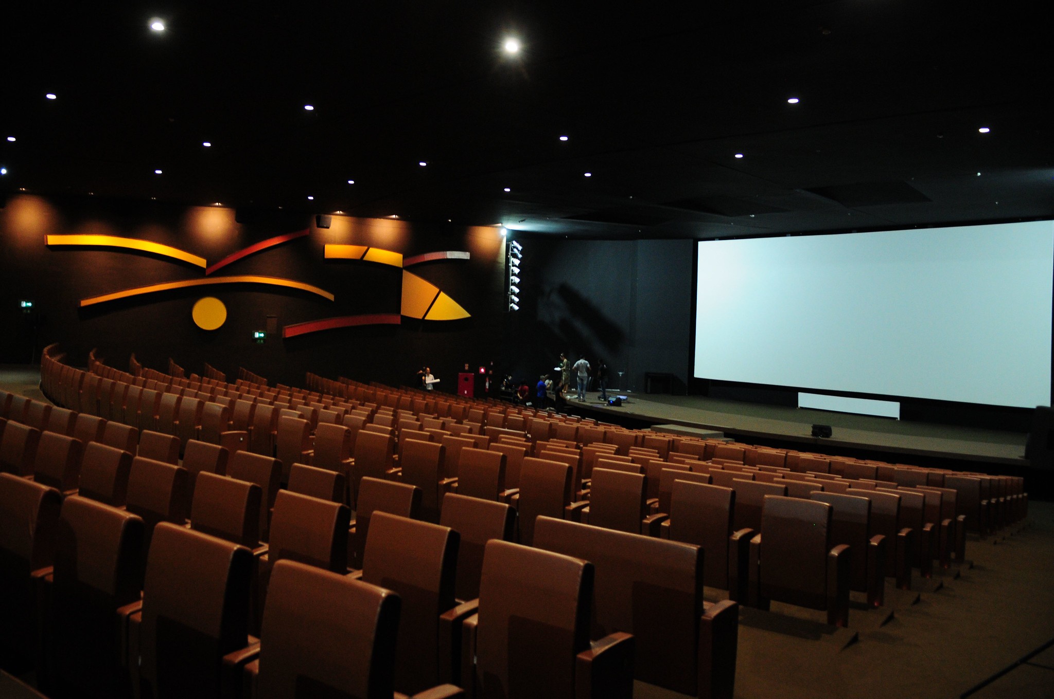 Cine Brasília: sob nova gestão, maior cinema de rua do país moderniza espaço e renova público