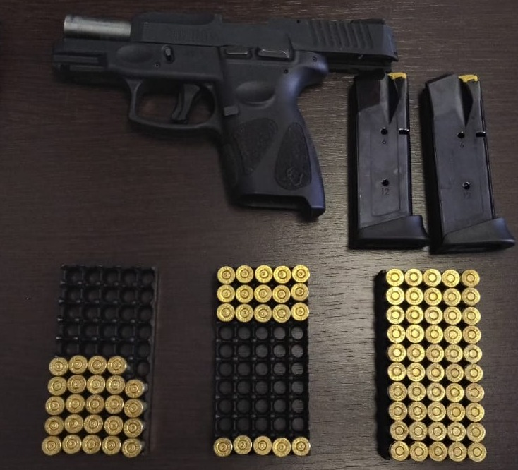 Operação contra rede de tráfico de drogas prende 3 e apreende arma, munições, drogas e dinheiro em Piracicaba