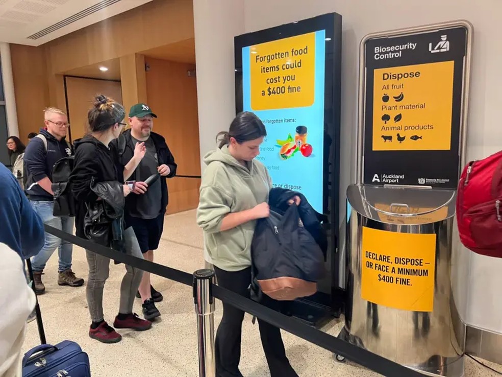 Antes, emigravam sobretudo jovens por alguns anos; hoje, cada vez mais trabalhadores experientes saem sem plano de retorno. — Foto: Getty Images via BBC