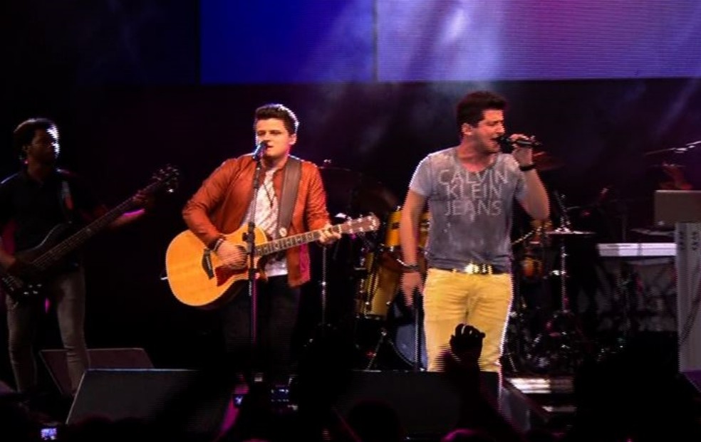 Dupla André e Felipe durante apresentação no Festival Promessas, em Goiânia (GO), em 2014 — Foto: Reprodução/TV Anhanguera