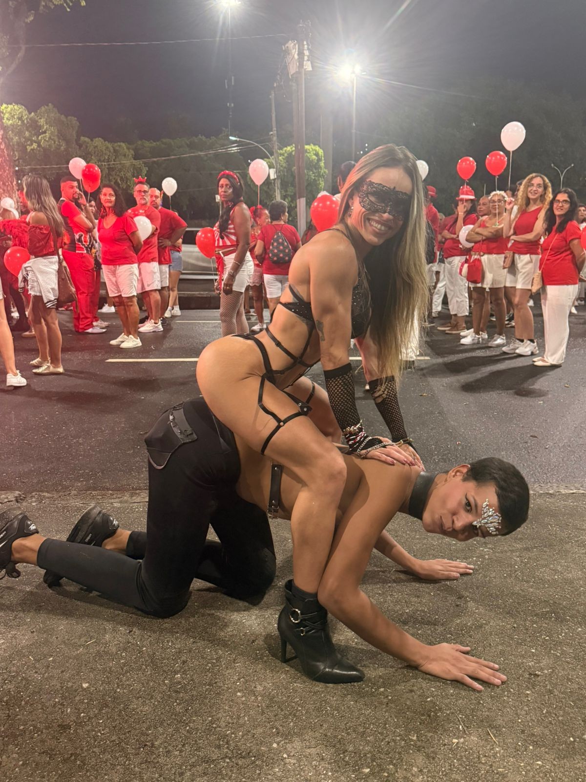 Com Andressa Urach de 'santa' e fetiches, Porto da Pedra ensaia desfile sobre profissionais do sexo; FOTOS