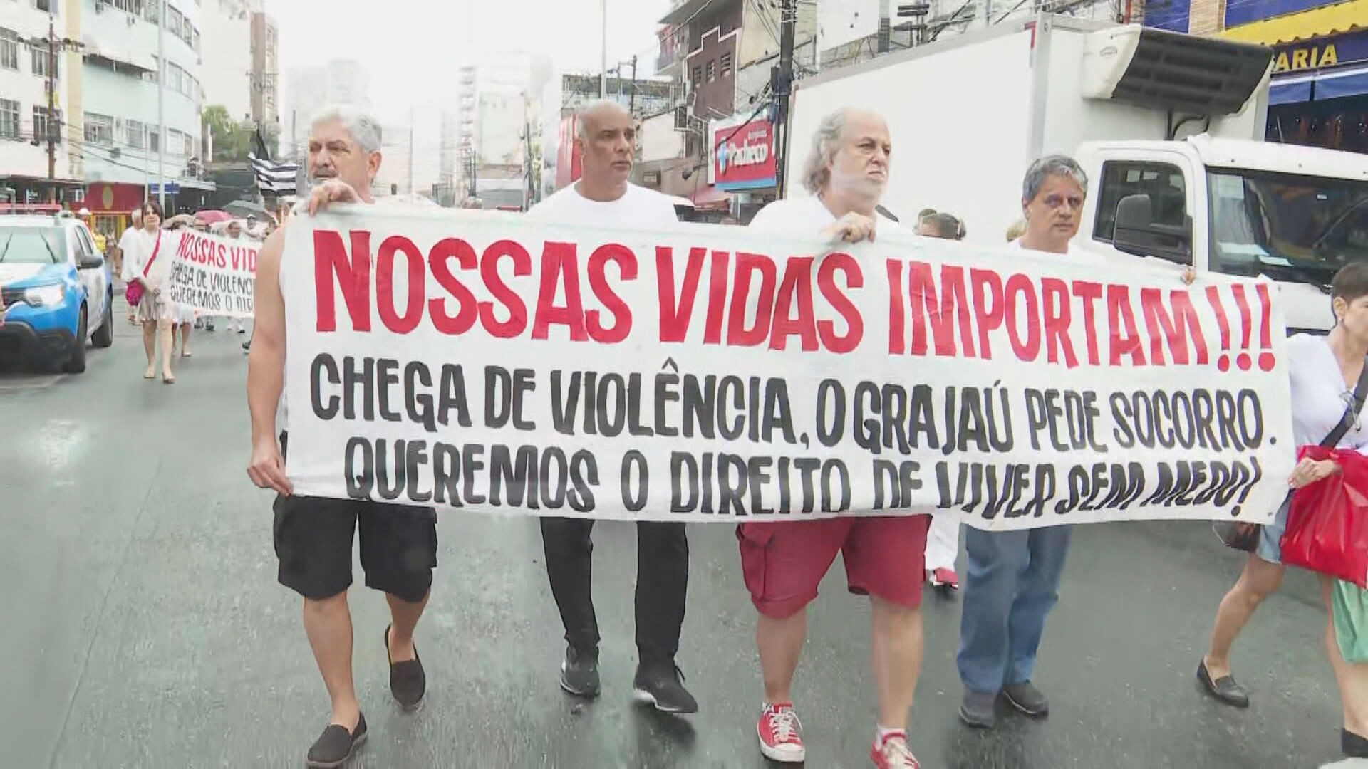 Moradores do Grajaú fazem protesto contra violência; horas antes, PM sofreu tentativa de assalto