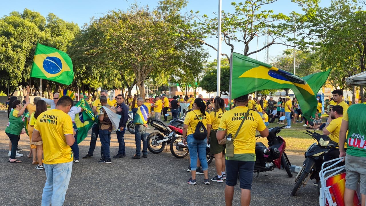 Manifestantes fazem ato contra Lula e ministros do STF em Roraima 