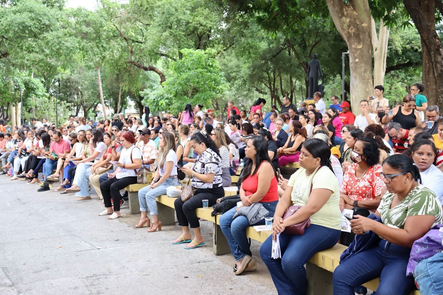 Professores da rede municipal de Teresina entram em greve; Prefeitura alega que reajuste de 22% é inviável