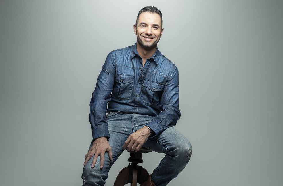 Marco Luque apresenta 'Dilatados', em Ribeirão Preto — Foto: Pedro Dimitrow-Divulgação