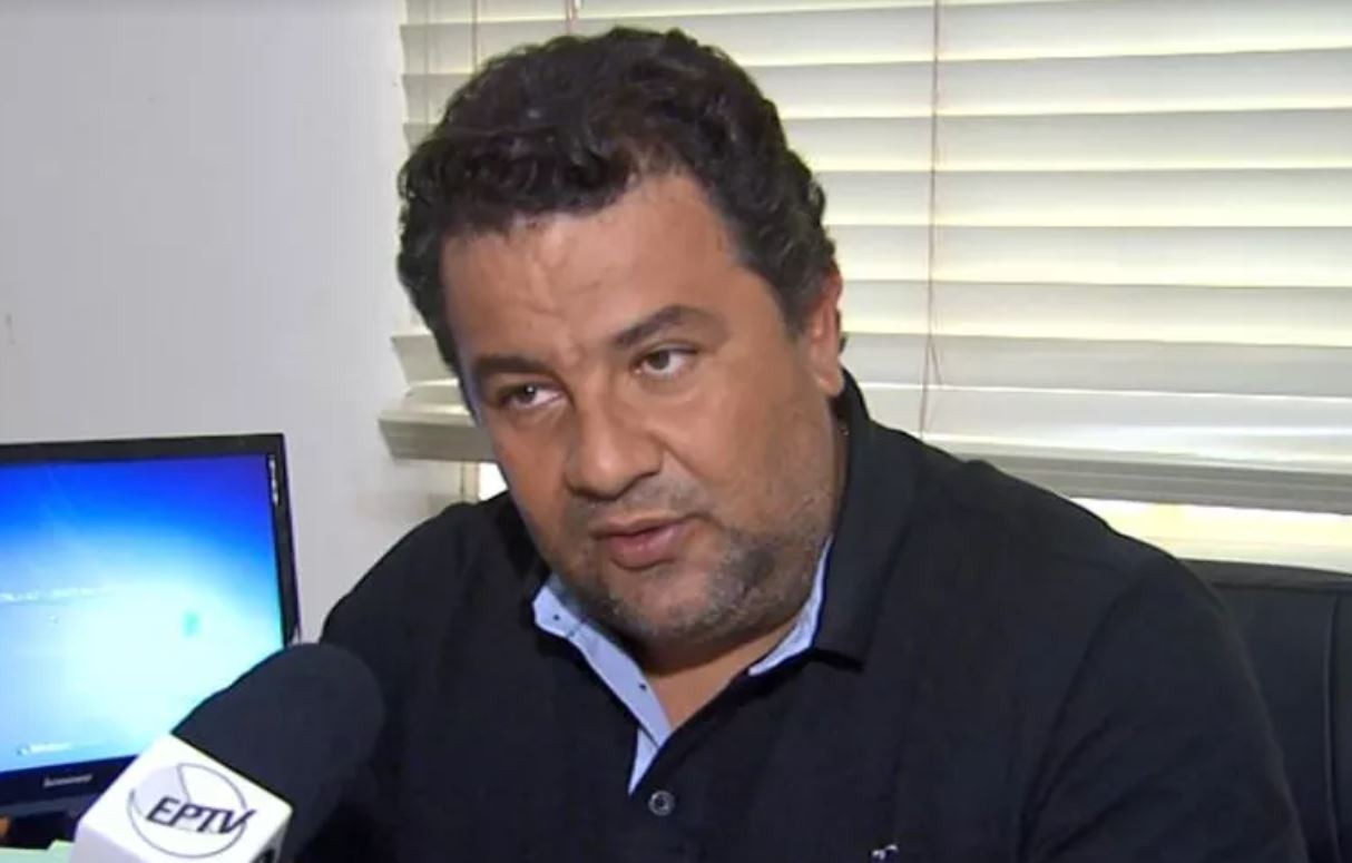 Ex-prefeito professor é demitido por ter conduta sexual com alunas e ver pornografia em aula em SP