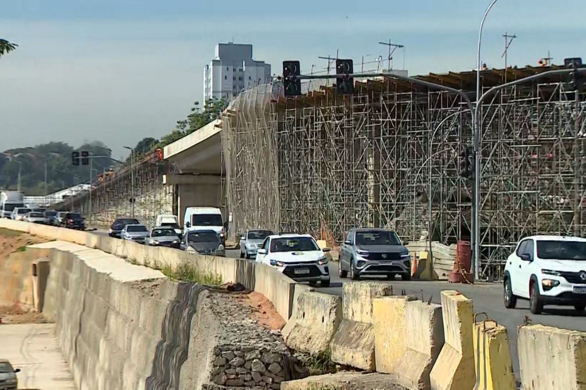 Duplicação da Av. Sebastião Gualberto terá novas mudanças no trânsito nesta terça (4) em São José; veja MAPAS