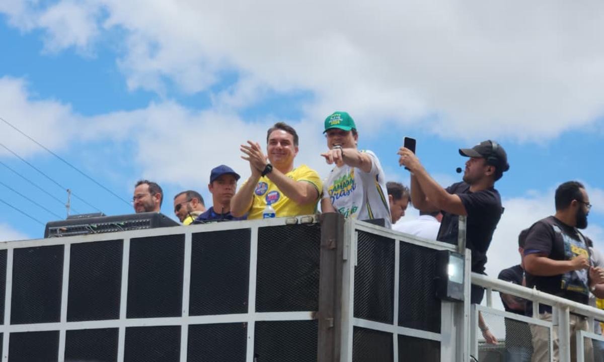 Flávio Bolsonaro promete guerra ao ‘narcoterrorismo’ e acusa ministros do STF de união para proteger Moraes