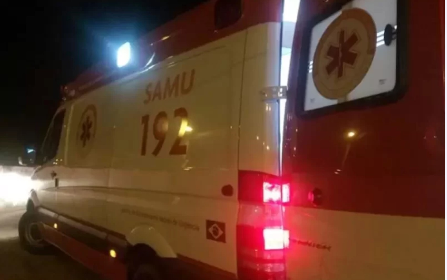 Mulher morre e outras três pessoas ficam feridas após batida entre motocicletas na BA-408