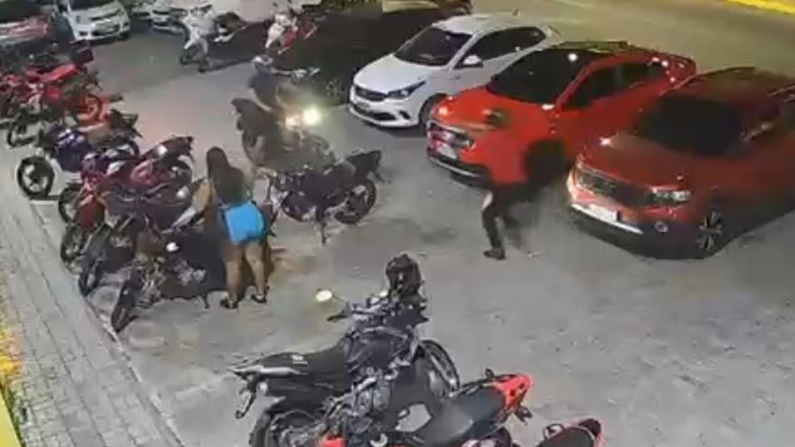 Aluno é assassinado a tiros no estacionamento de academia no Ceará; vídeo