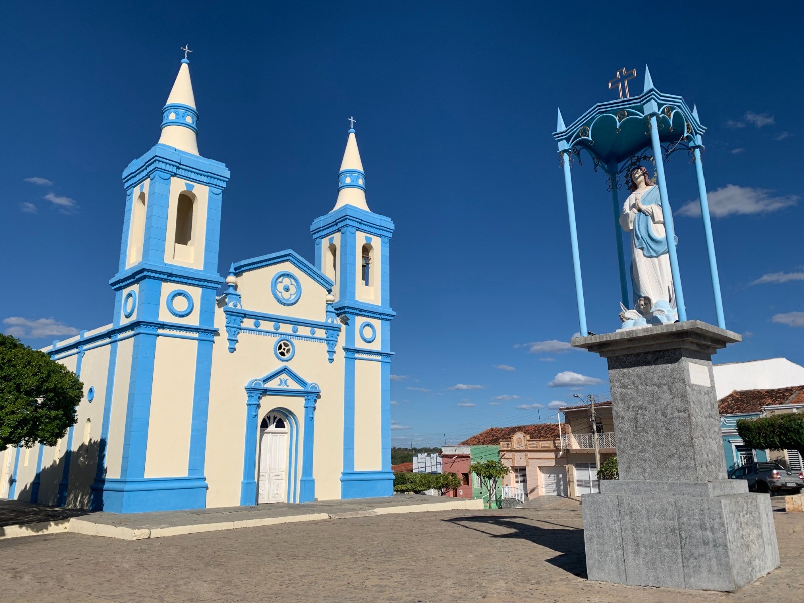 Fiéis se mobilizam para reformar igreja do século 19 interditada em Sertânia