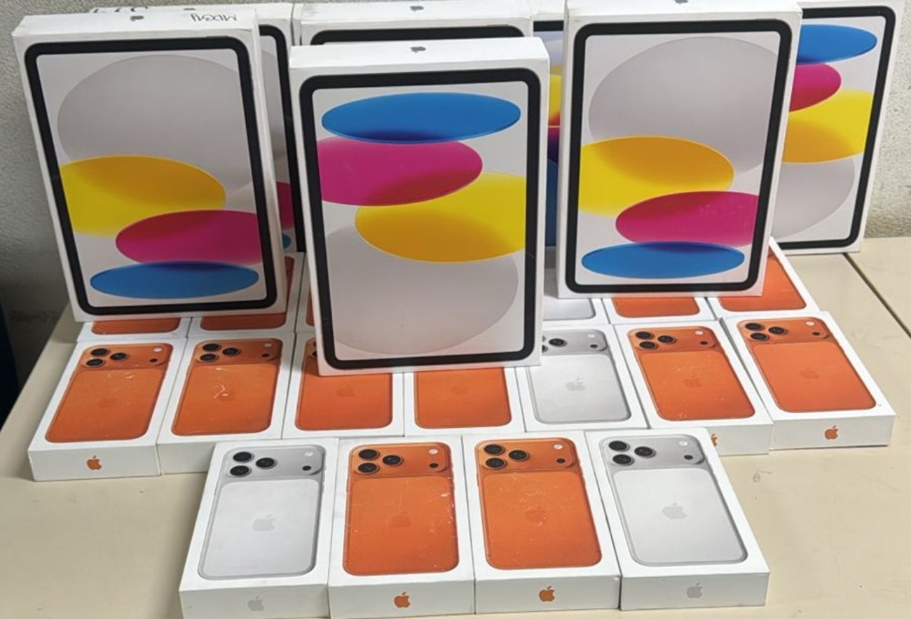 Perfumes, iPhones e eletrônicos são apreendidos na LMG-653 em carros que seguiam do Paraguai para a BA