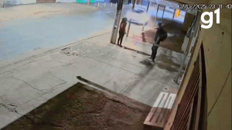 VÍDEO: mulher sobrevive após ser atropelada por carro desgovernado em MT