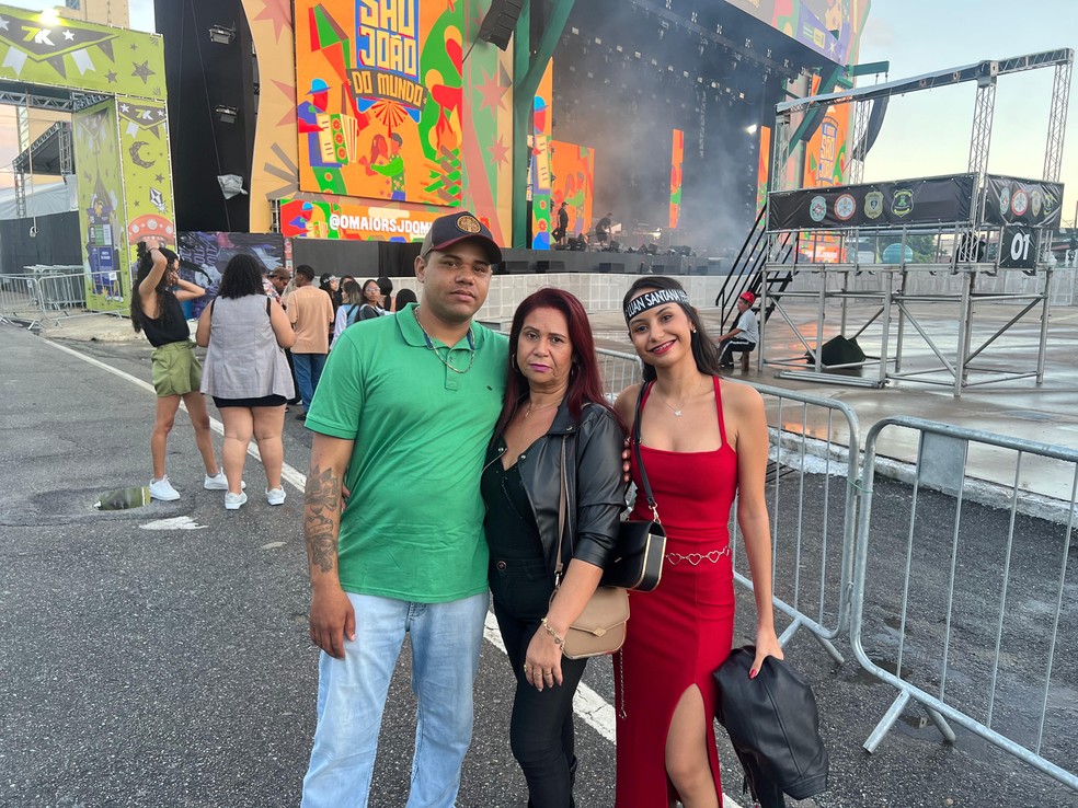 Fã chega ao Parque do Povo mais de seis horas antes de show de Luan Santana — Foto: Erickson Nogueira/g1