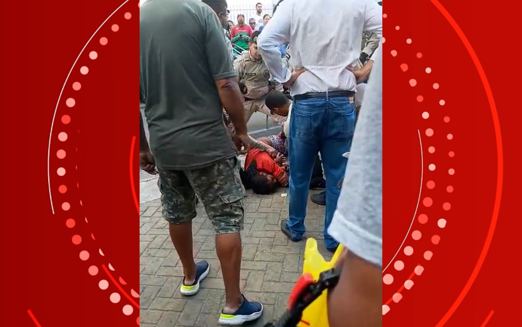 Três pessoas são baleadas após homem tentar roubar arma de vigilante em agência bancária na Bahia