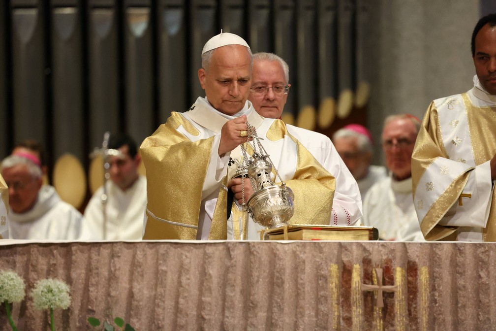 Papa Le&atilde;o XIV durante missa na bas&iacute;lica da Sagrada Fam&iacute;lia, em Barcelona, em 10 de junho de 2026. &mdash; Foto: Bruna Casas/ Reuters