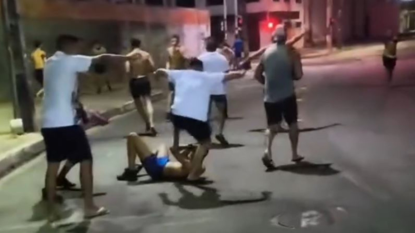 Torcedores de times rivais promovem briga generalizada em Fortaleza; vídeo