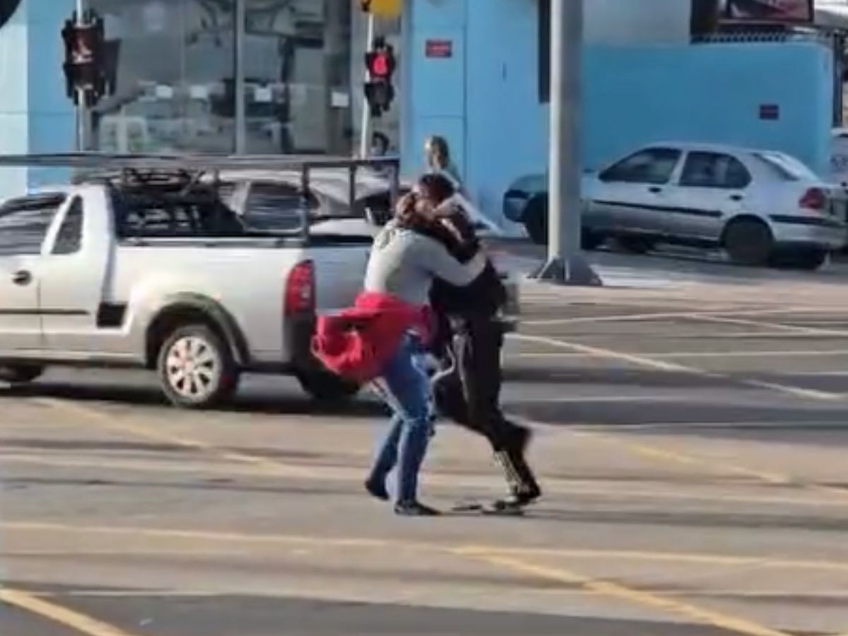 VÍDEO: Homem alcoolizado agride mulher em avenida movimentada de Campinas e é imobilizado pela população; agressor foi preso