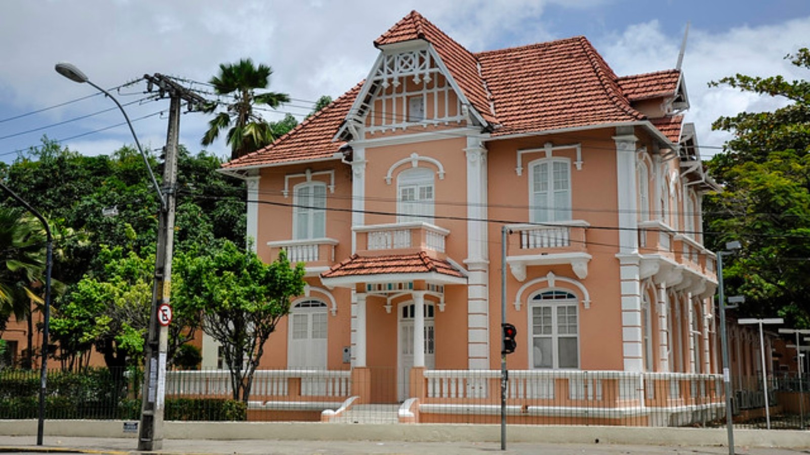 UFC abre inscrições para Casas de Cultura Estrangeira com 1.261 vagas; veja como participar
