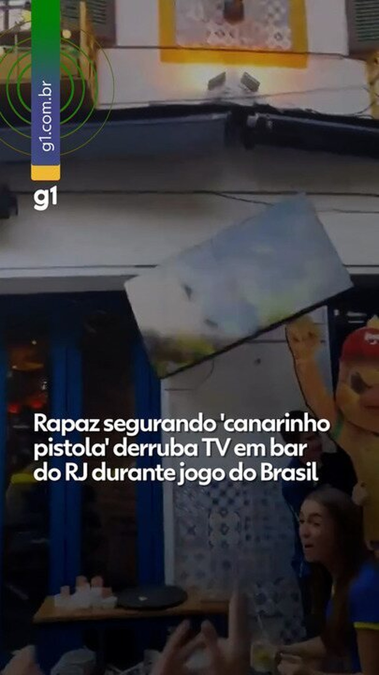 Torcedor derruba TV em bar do Leblon durante Brasil x Japão