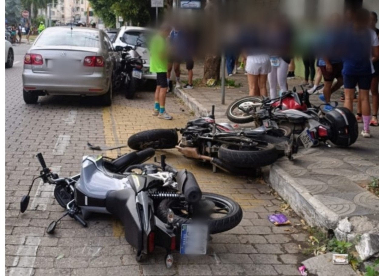 Motorista passa mal, perde controle do carro e atinge 10 veículos em Governador Valadares