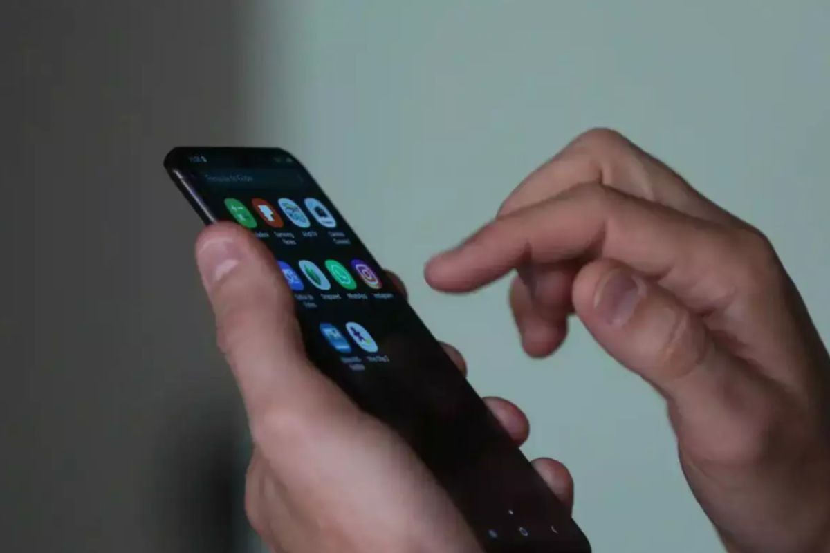 Dono de celular roubado encontra o aparelho à venda em anúncio na web