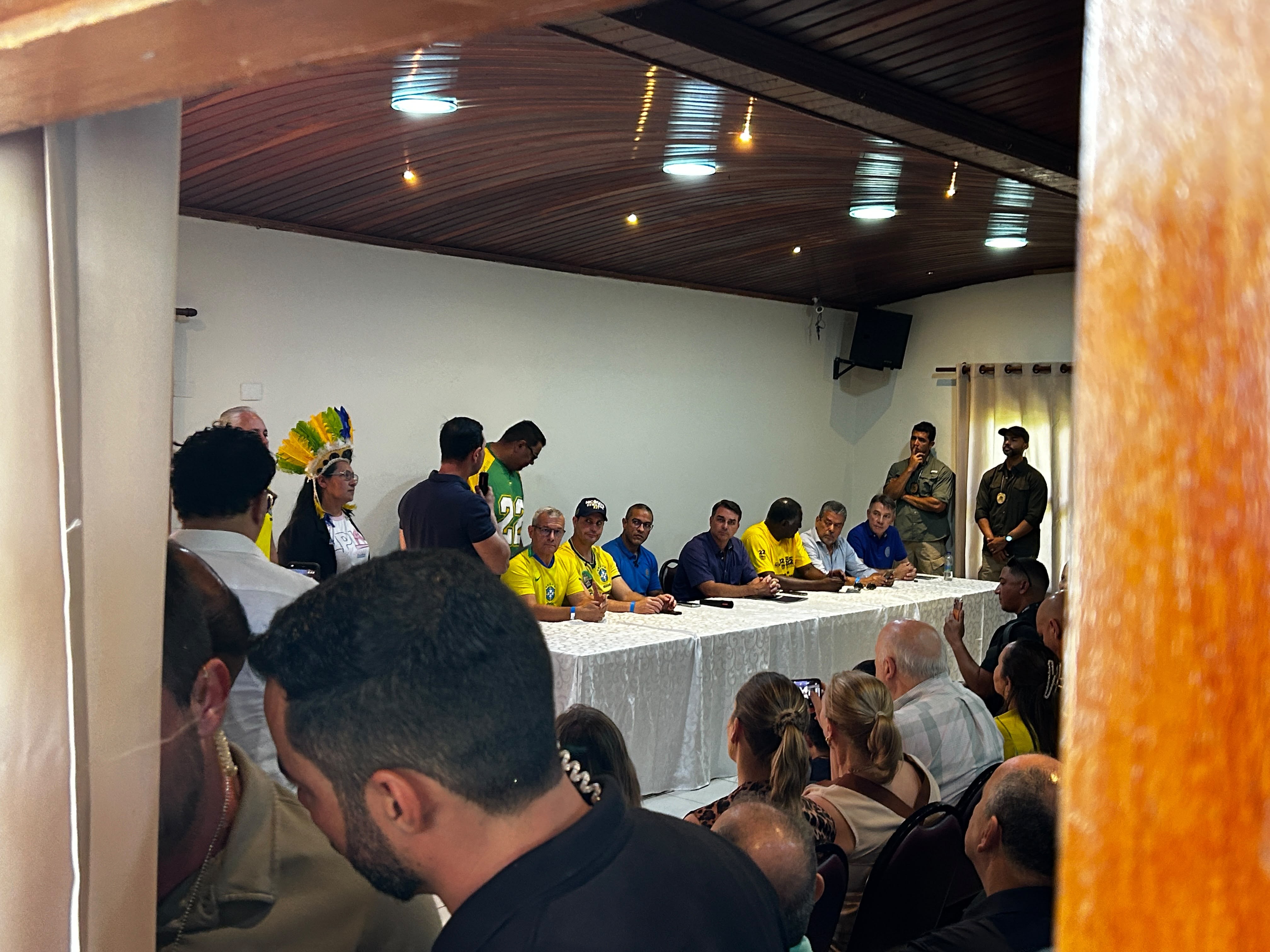 Flávio Bolsonaro cumpre agenda de campanha em Boa Vista