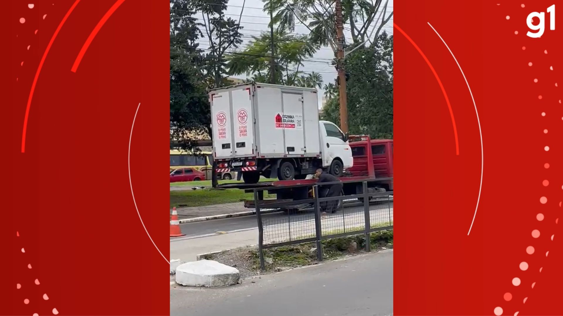 Polícia guincha caminhão do MTST que transportava marmitas em Porto Alegre por estar com IPVA vencido