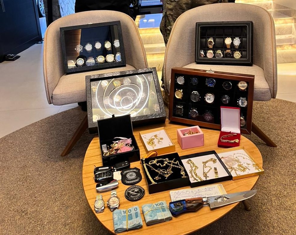 Apreensão de joias e dinheiro durante operação da PF em maio deste ano — Foto: Polícia Federal