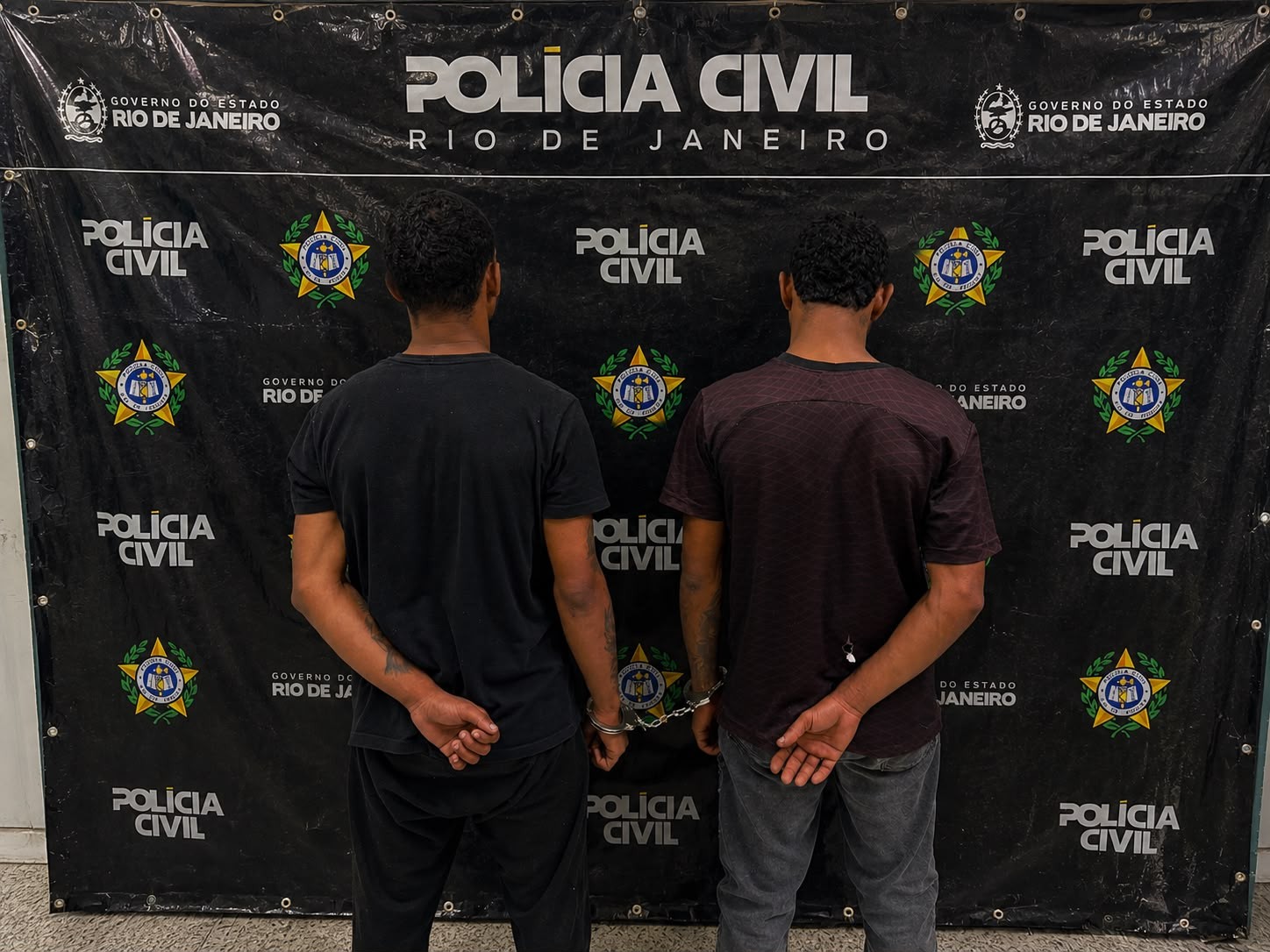 Vídeo mostra momento em que funcionário da Prefeitura de Cabo Frio é abordado com tiros; dois são presos 