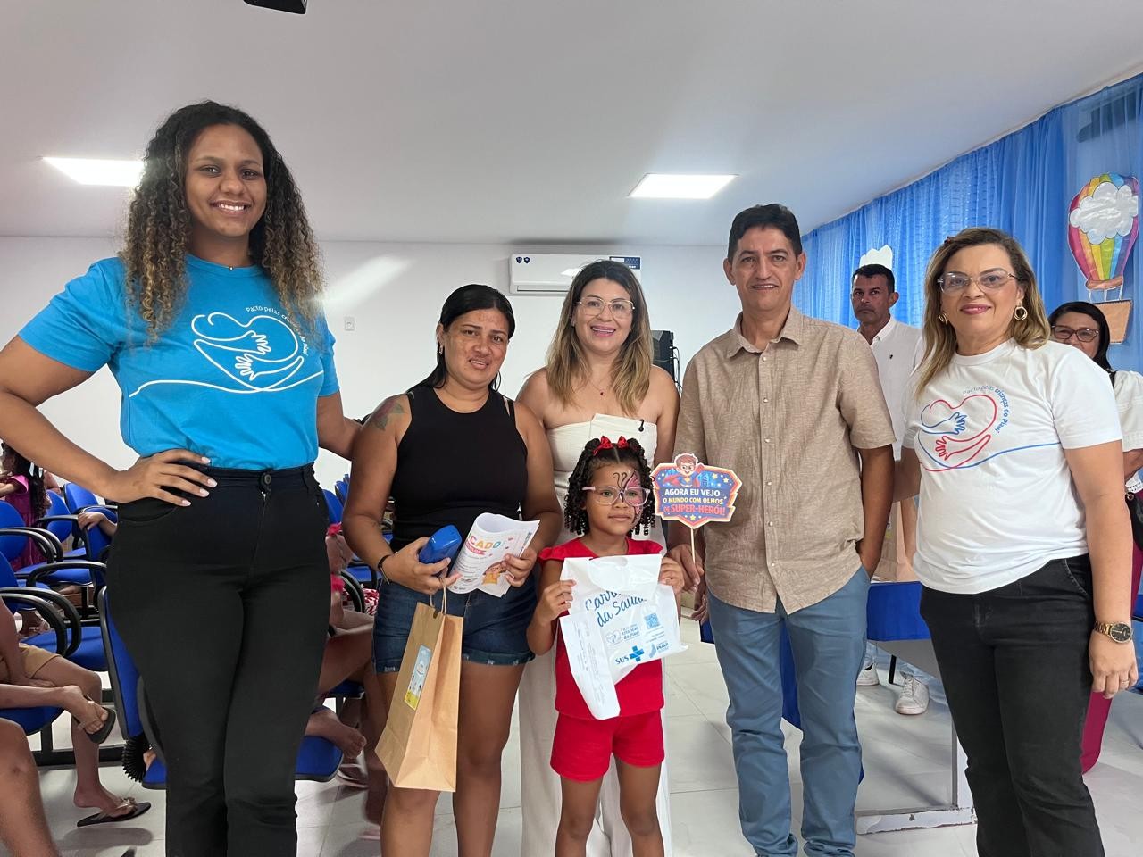 Carretinha da Saúde: Sesapi entrega óculos para crianças em José de Freitas