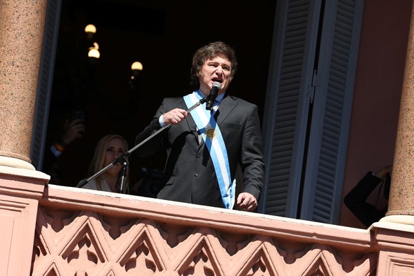 Câmara da Argentina vota reforma trabalhista de Javier Milei em meio a greve geral
