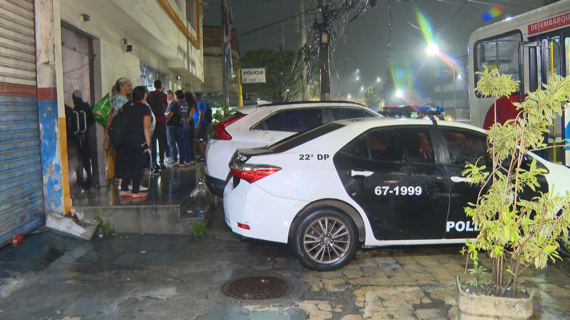 Passageiro é detido após quebrar ônibus na Avenida Brasil por motorista não parar fora do ponto