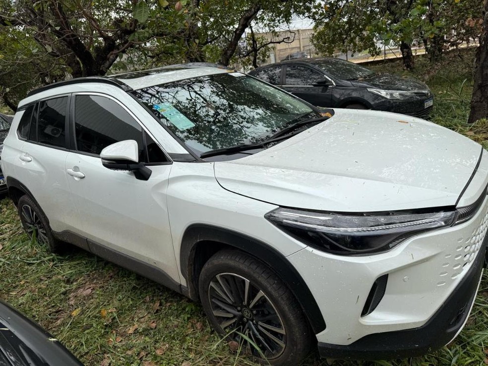 Um veículo pertencente à investigada, que ainda está foragida, foi apreendido. — Foto: Polícia Civil de Mato Grosso
