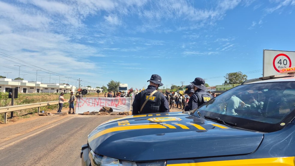 Indígenas pedem exoneração da coordenadora do DSEI — Foto: Fernanda Bonilha