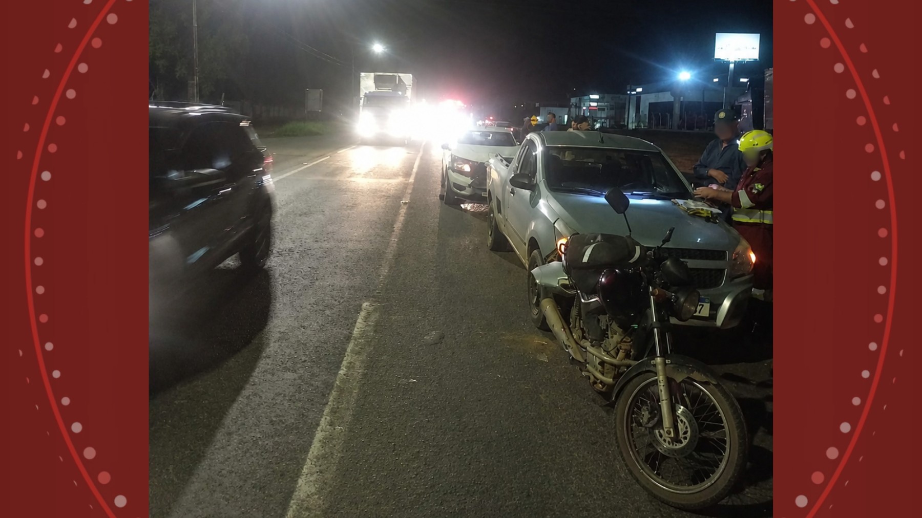 Engavetamento entre três veículos deixa mulher ferida em entroncamento de rodovias no Paraná