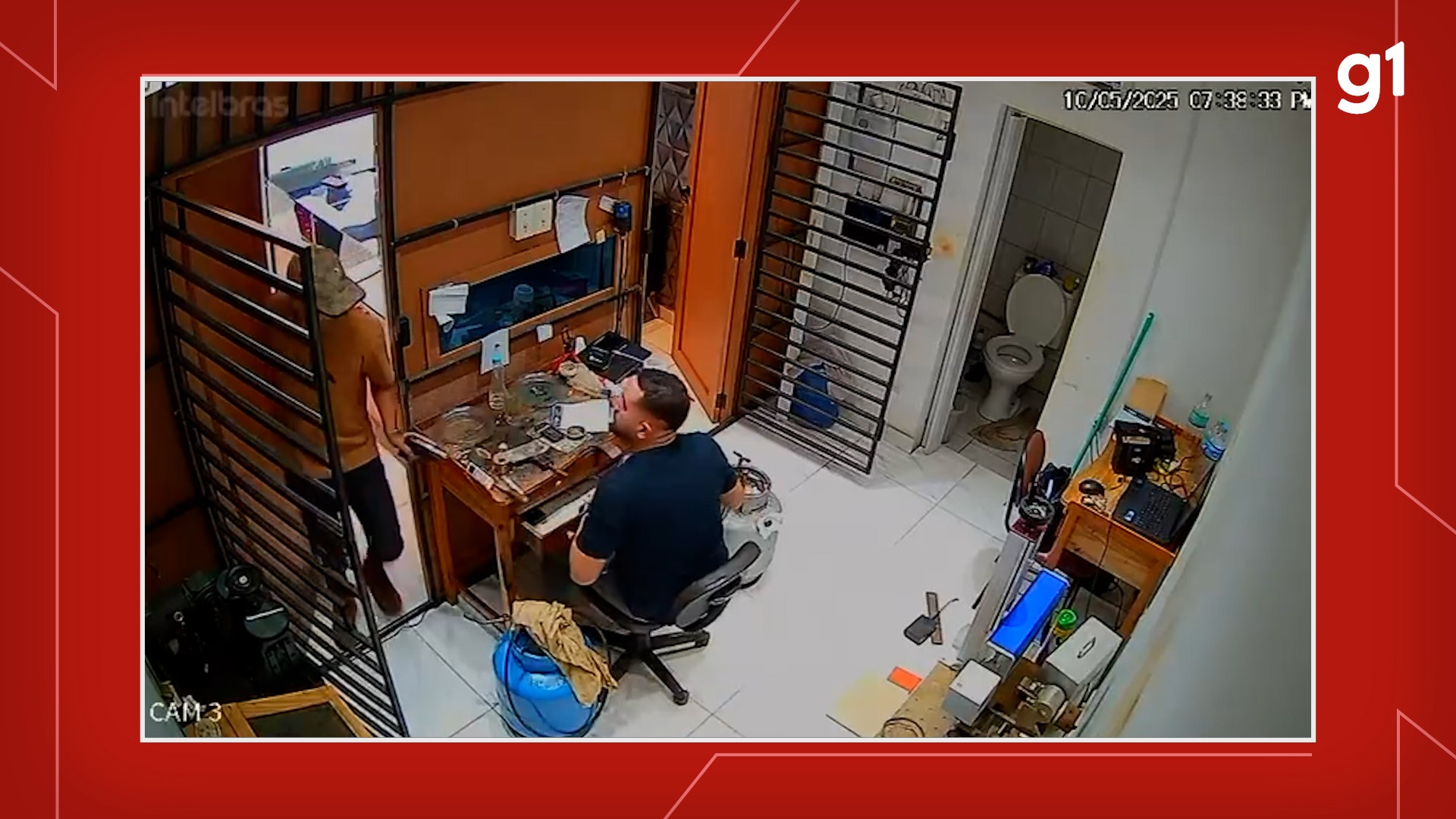 VÍDEO: bandidos armados roubam R$ 60 mil em joias e pedem para vítimas ‘ficarem calmos’ durante assalto a joalheria em Santarém