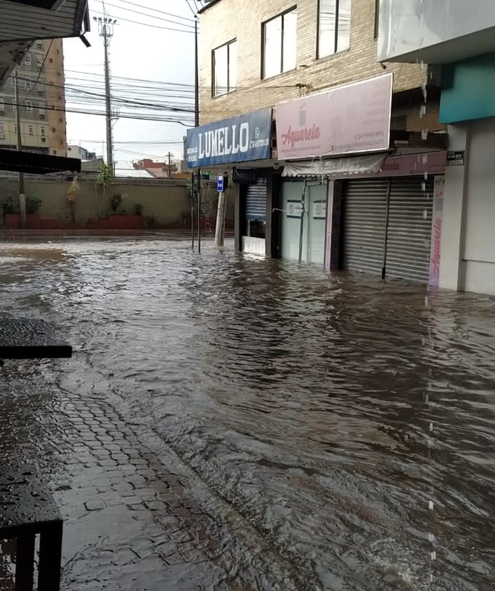 Temporal causa transtornos em Volta Redonda, Sul do Rio e Costa Verde