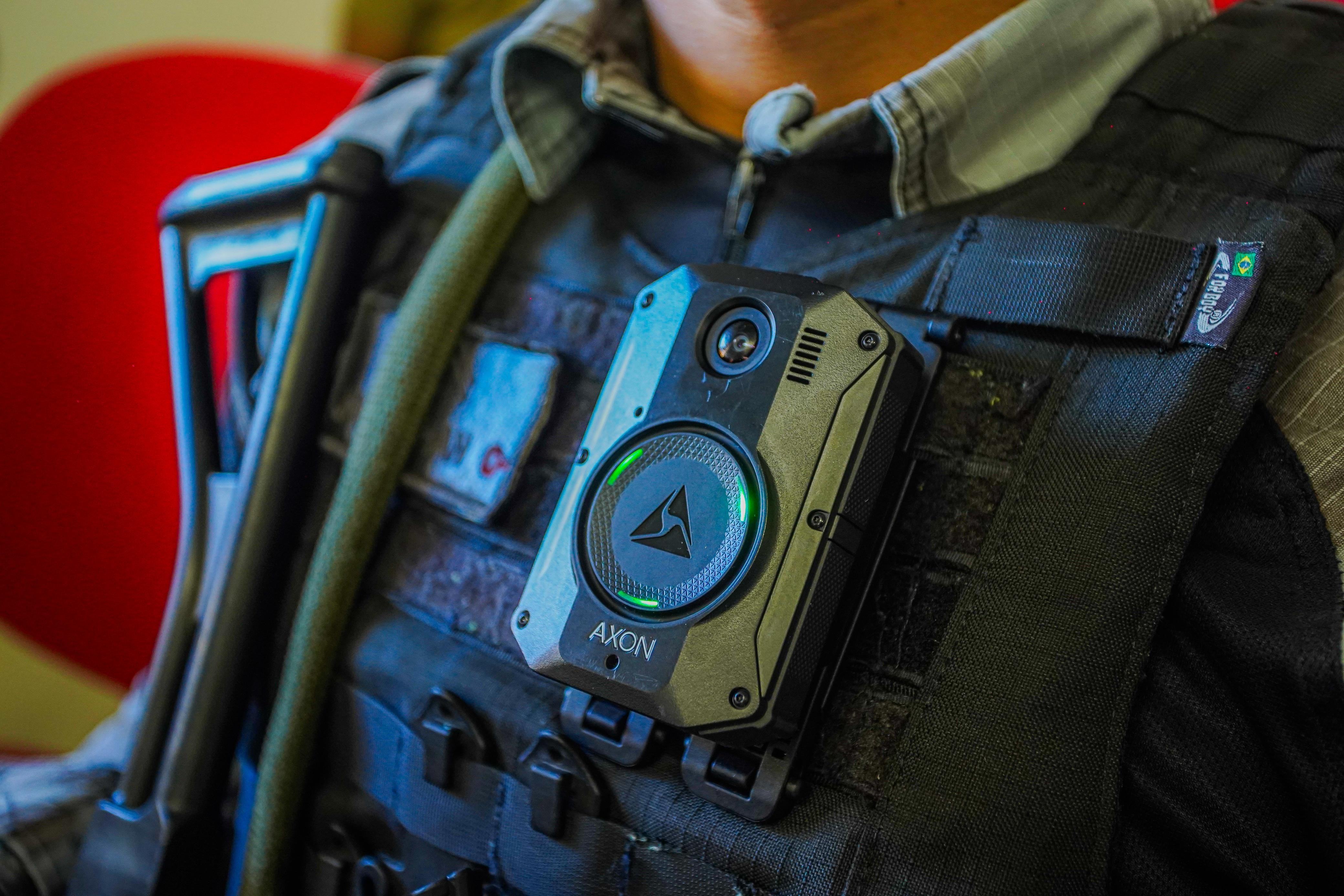 Quaest em MG: 82% dos eleitores dizem que policiais deveriam usar câmeras nos uniformes