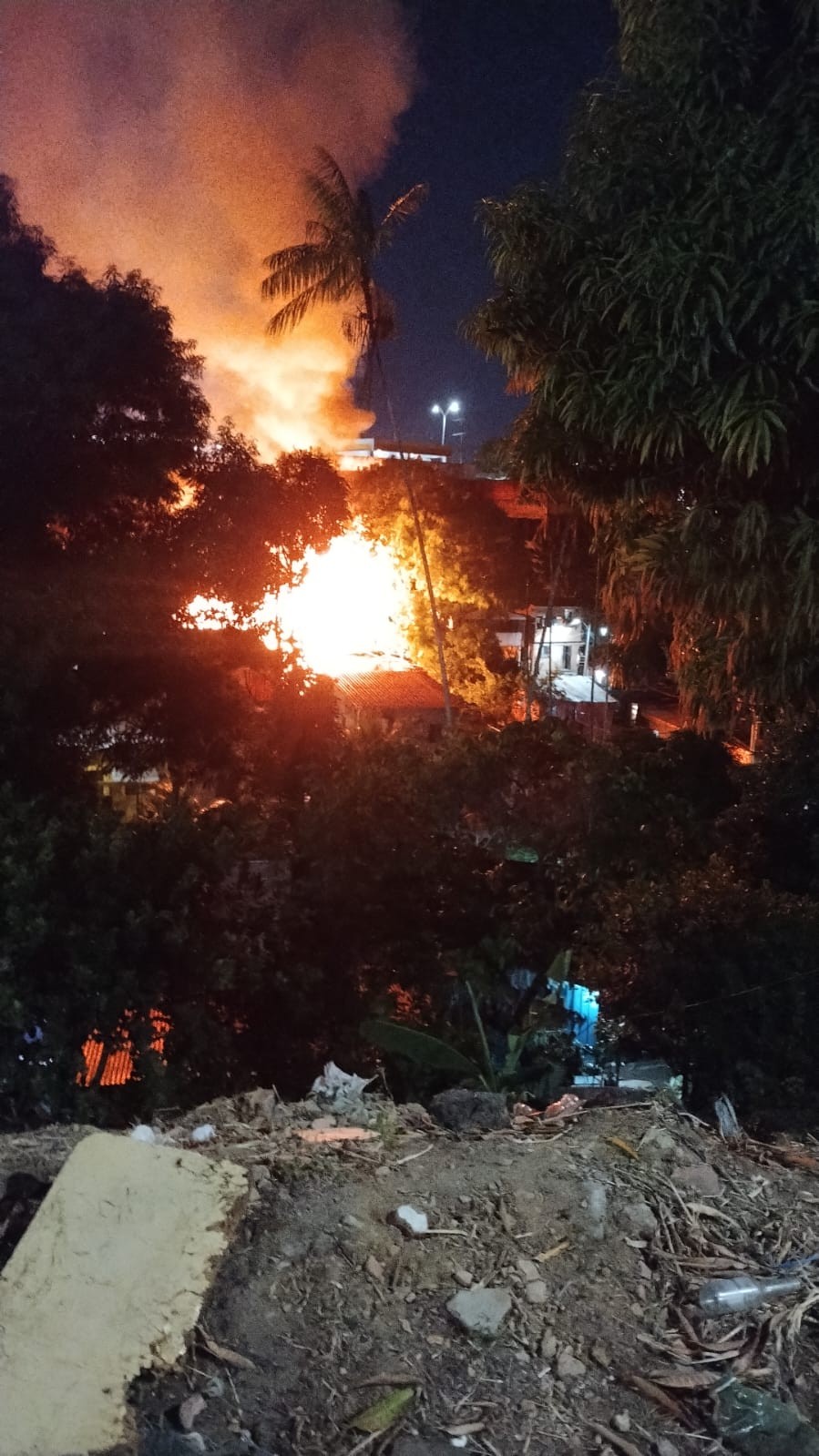 Incêndio atinge nove casas no bairro Santo Agostinho, em Manaus