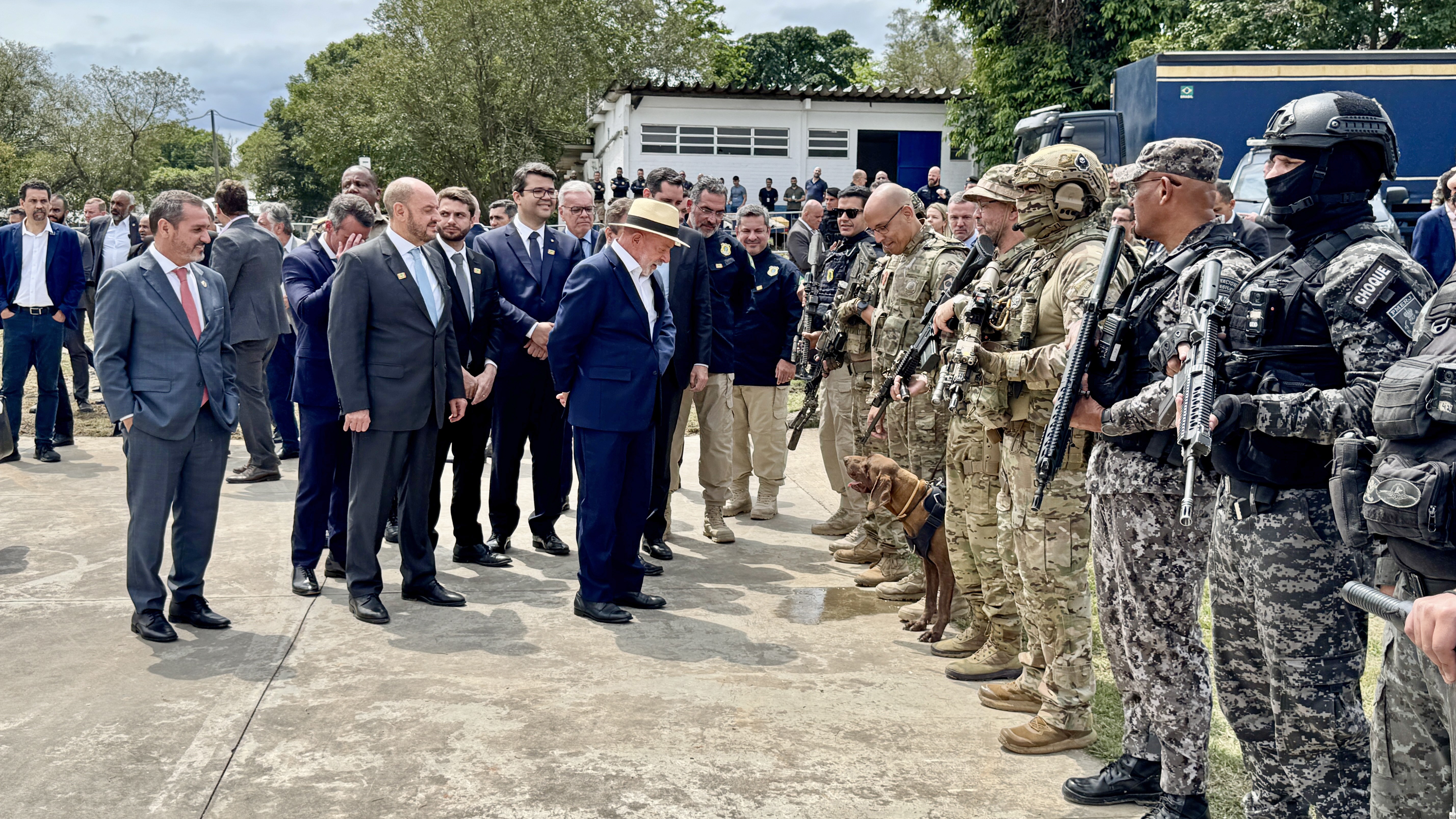 Lula apresenta força-tarefa para combater roubo de cargas nas rodovias federais do RJ