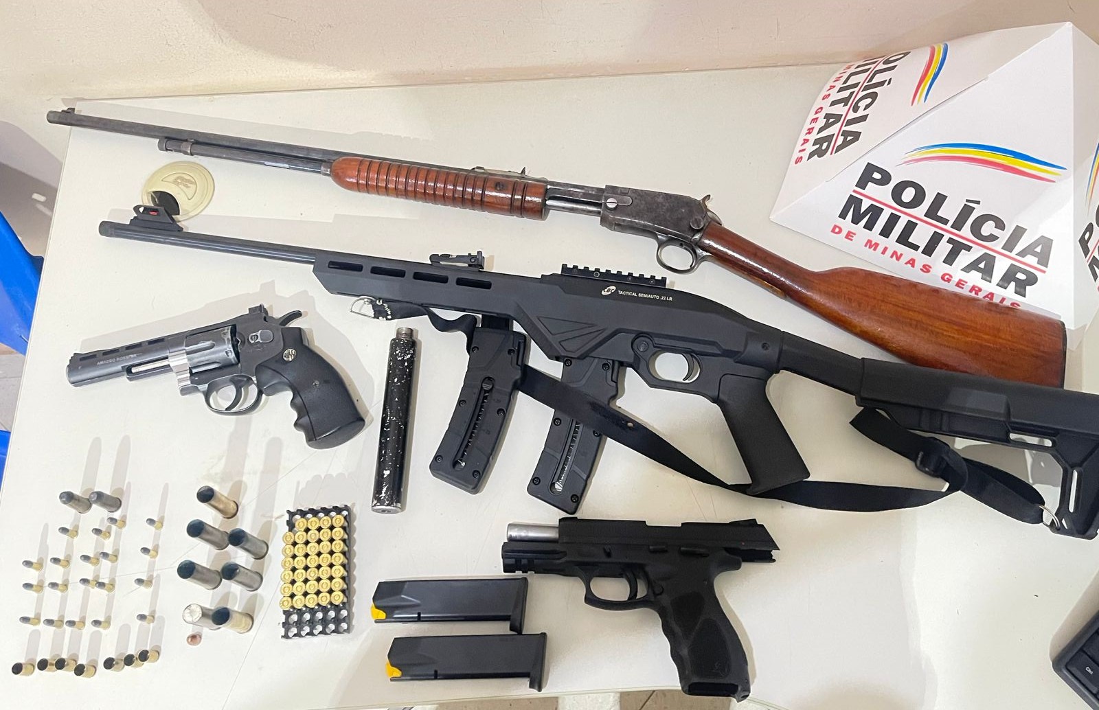 Denúncia de que homem teria efetuado disparos em mata leva polícia a apreender fuzil e carabina em Montezuma