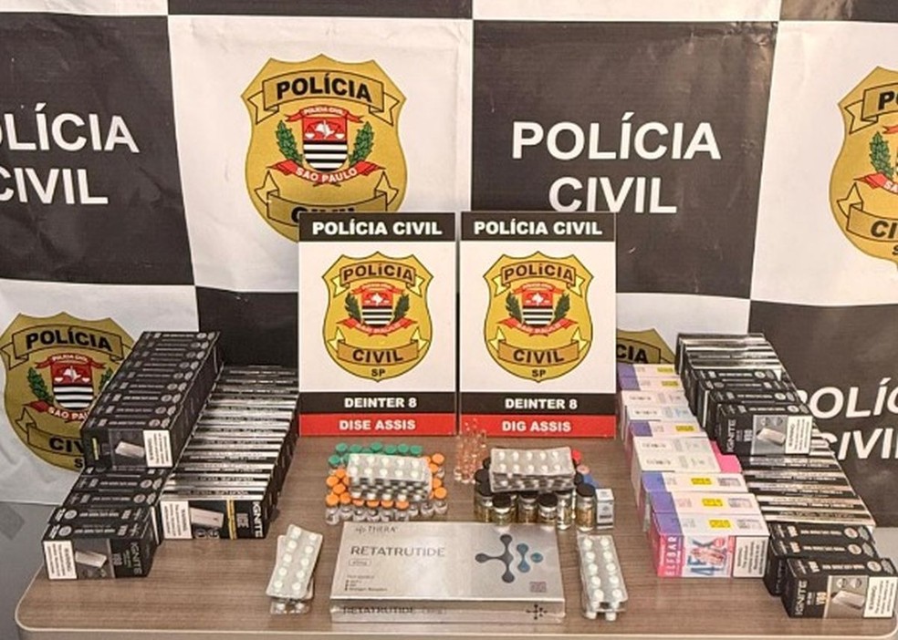 1 de 1
Idoso foi preso com cigarros eletr&ocirc;nicos e outros produtos il&iacute;citos em Assis &mdash; Foto: Pol&iacute;cia Civil/ Divulga&ccedil;&atilde;o