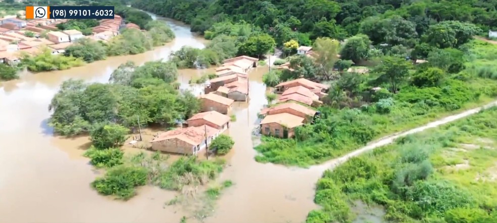 O Rio Mearim chegou a mais de sete metros de altura  obrigou a população a abandonar suas casas. — Foto: Reprodução/TV Mirante